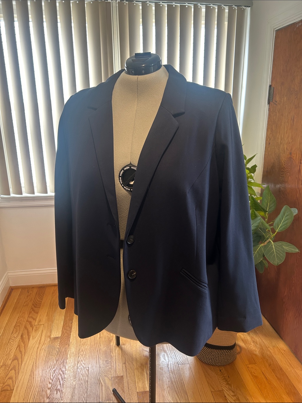 Universal Standard Beas Ponte Classic Women’s Navy Two Button Blazer
